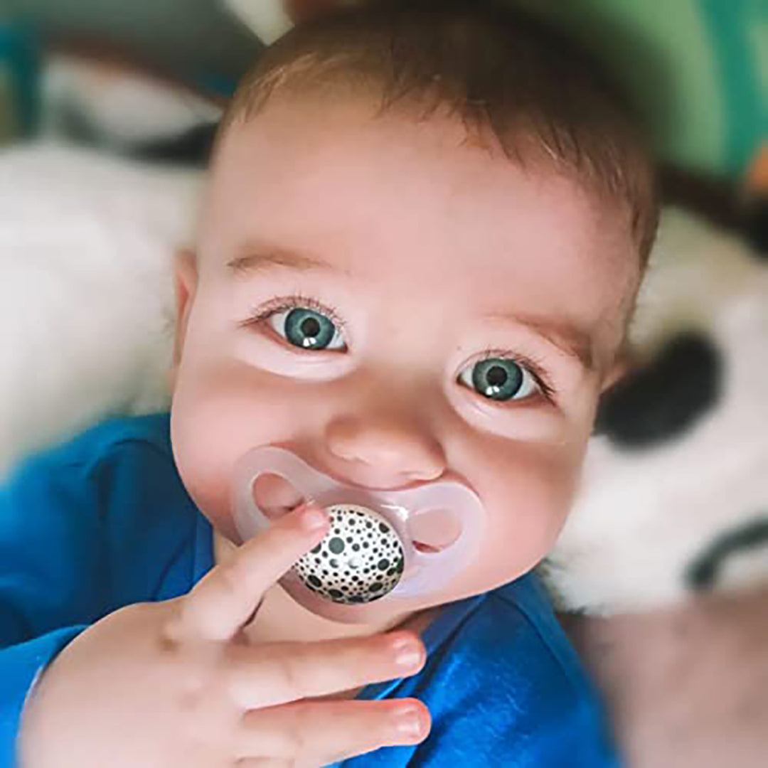 Twistshake 2x Pacifier – Black & White (6+ Months)