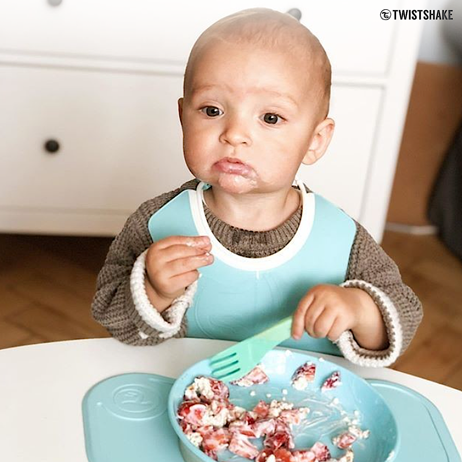 Twistshake Bib – 4+ Months – Pastel Blue/Green