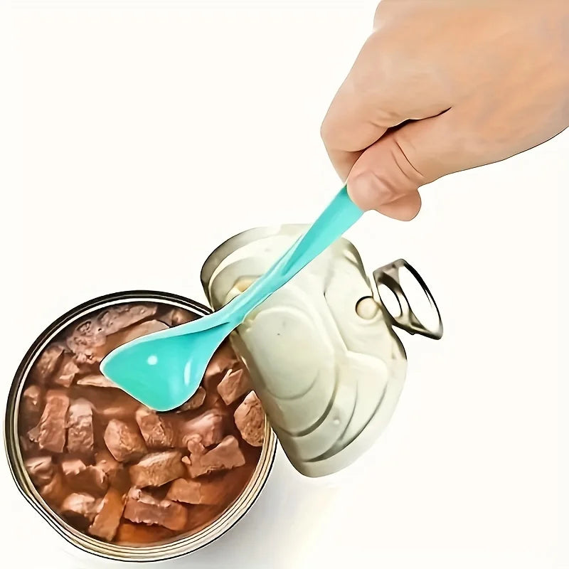 4-Pack Reusable Silicone Pet Food Lids & Spoon – Portable Can Covers for Dogs & Cats, Keeps Food Fresh, Fits Most Tin Sizes, Durable Pet Accessories.