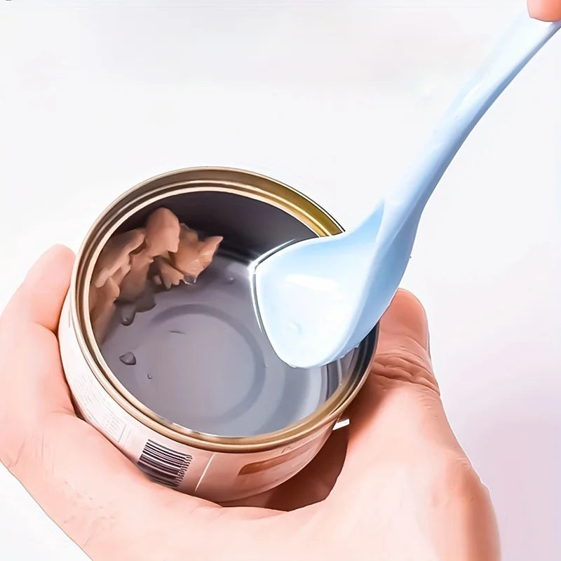 4-Pack Reusable Silicone Pet Food Lids & Spoon – Portable Can Covers for Dogs & Cats, Keeps Food Fresh, Fits Most Tin Sizes, Durable Pet Accessories.